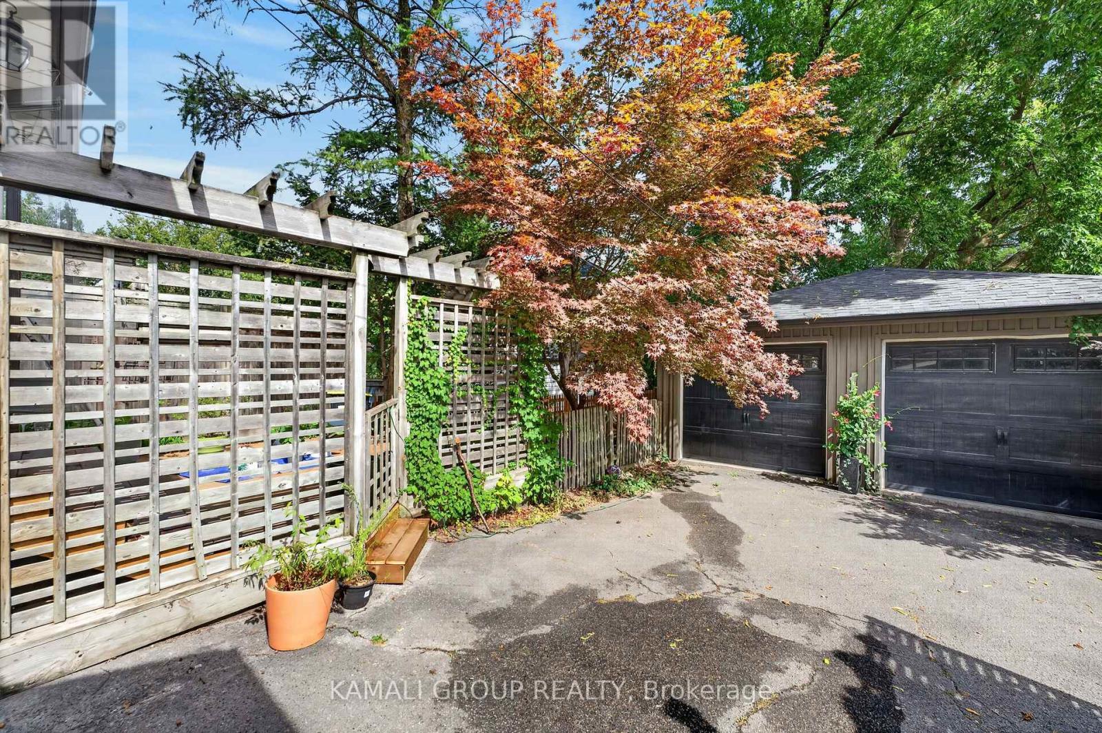 19 BELLE AYRE BOULEVARD - 31