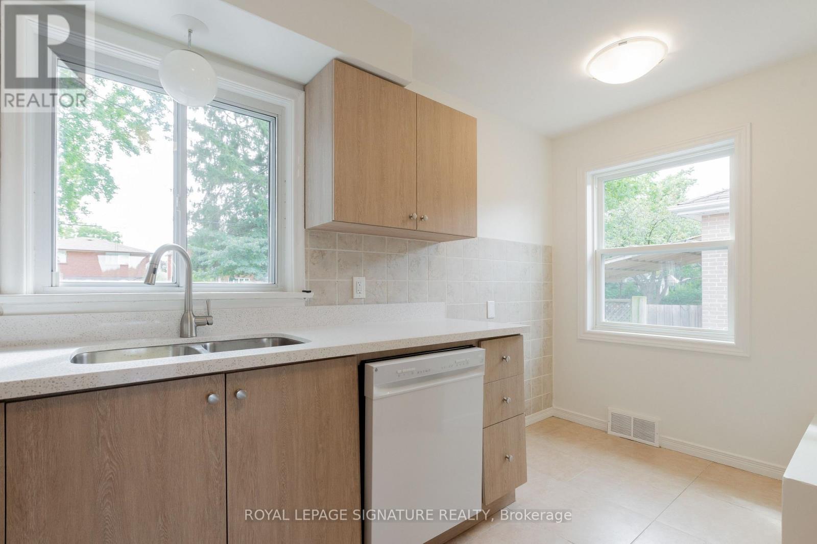 MAIN - 91 BISHOP AVENUE, Toronto (Newtonbrook East) — photo 11