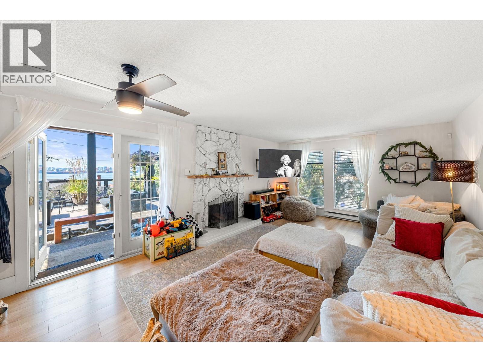 140-142 ST. PATRICKS AVENUE, North Vancouver