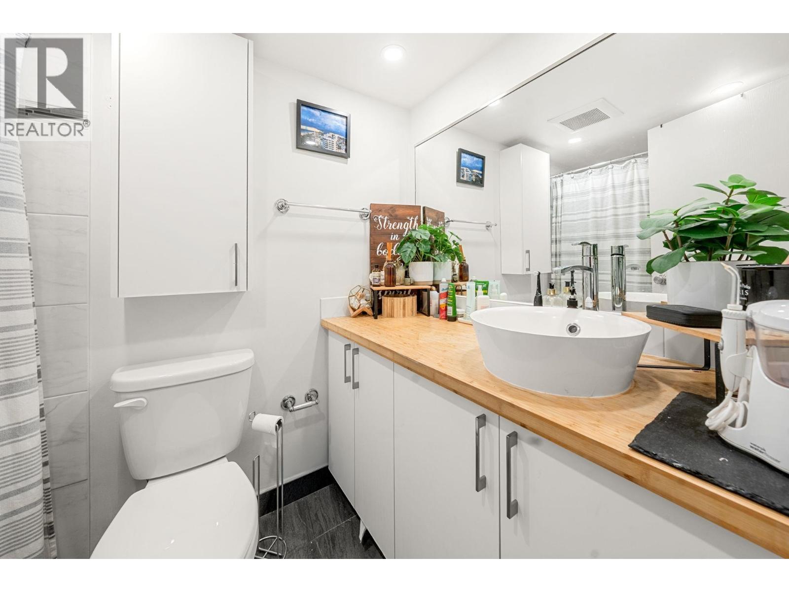 140-142 ST. PATRICKS AVENUE, North Vancouver