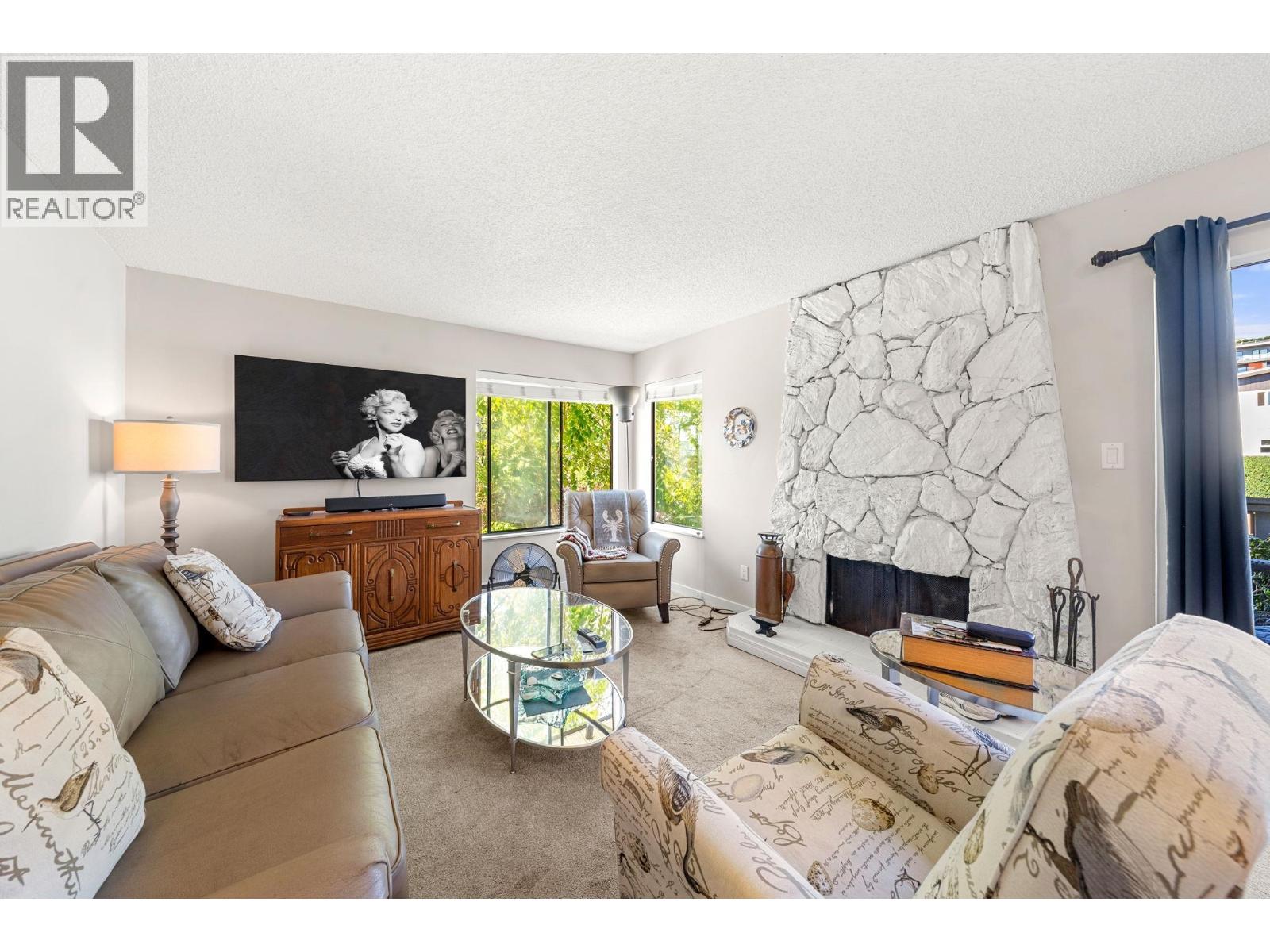 140-142 ST. PATRICKS AVENUE, North Vancouver