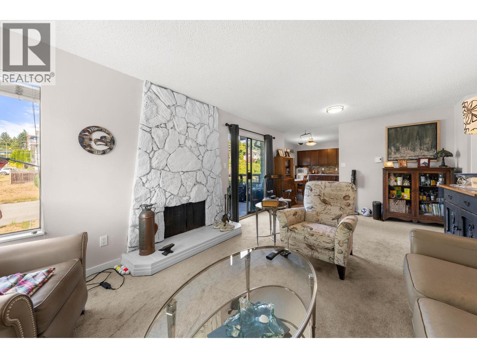 140-142 ST. PATRICKS AVENUE, North Vancouver
