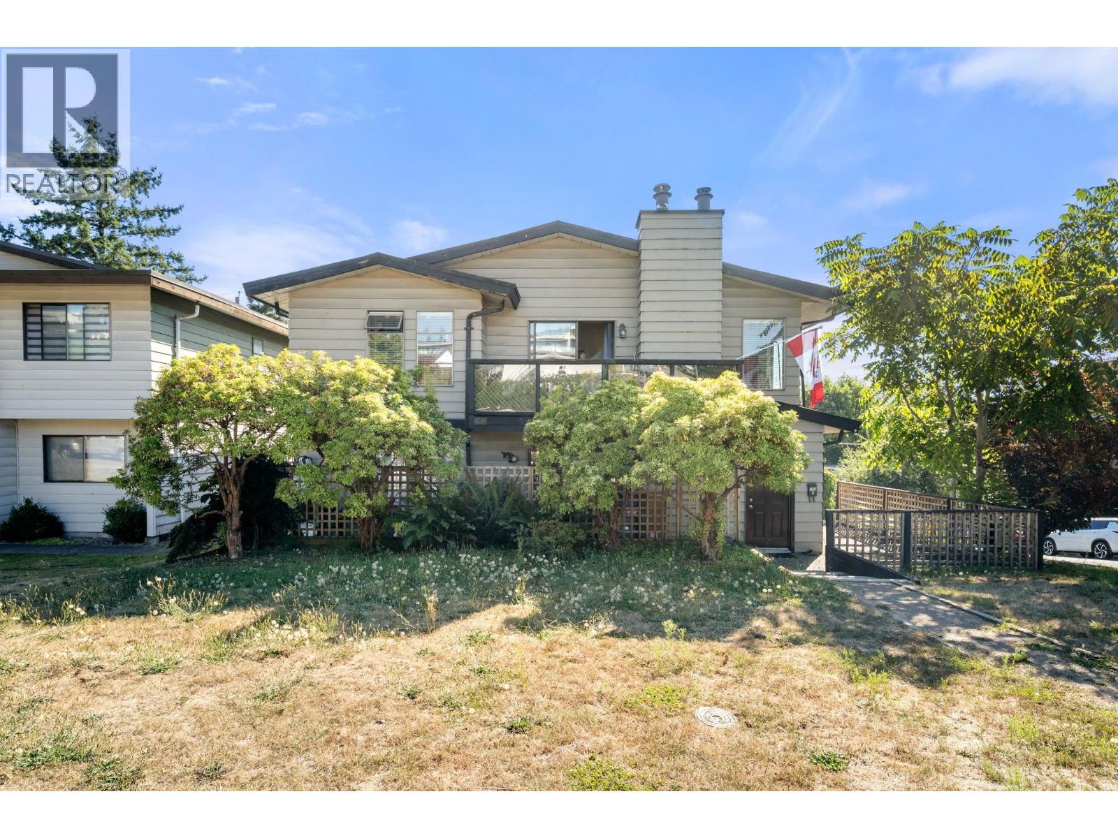 140-142 ST. PATRICKS AVENUE, North Vancouver