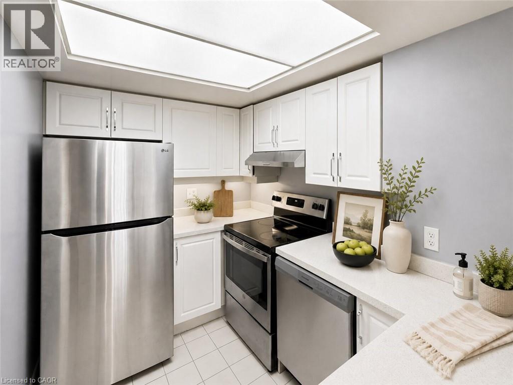45 KINGSBRIDGE GARDEN Circle Unit# 901, Mississauga — photo 10
