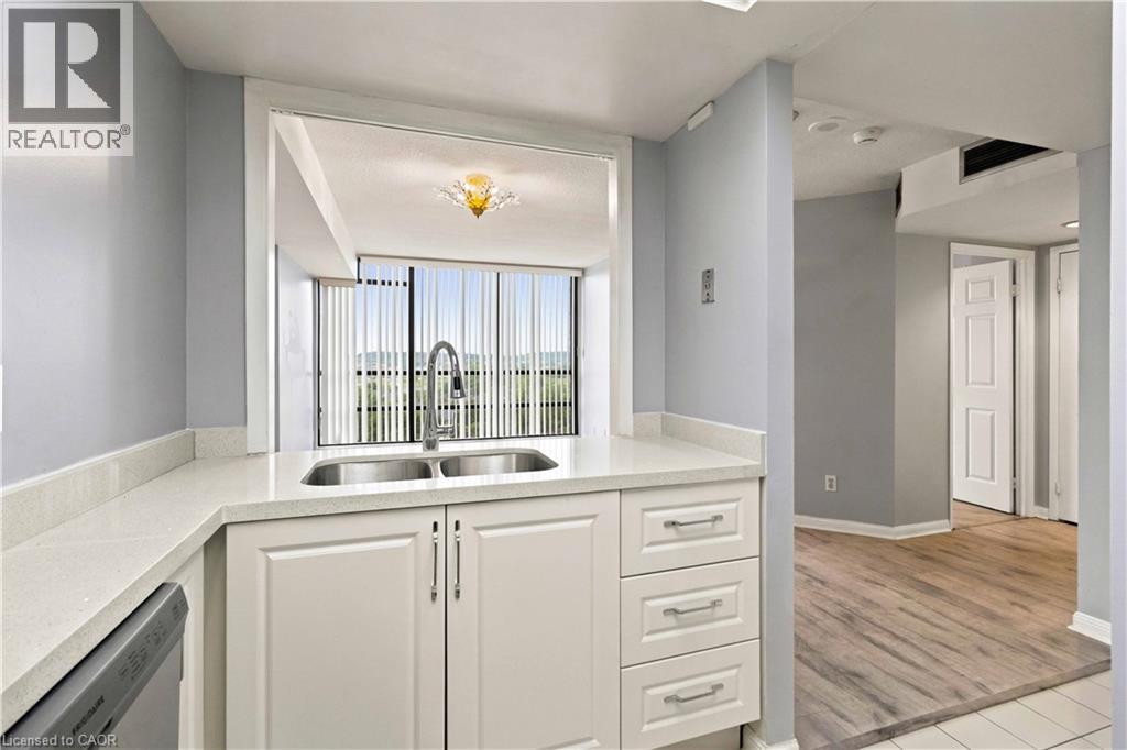 45 KINGSBRIDGE GARDEN Circle Unit# 901, Mississauga — photo 11