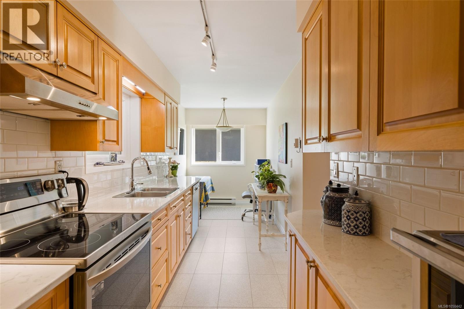 #103 1540 Dallas Rd - Image 16