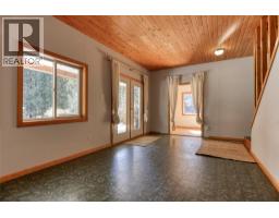 4pc Bathroom - 113 Wesco Road, Ymir, BC V0G2K0 Photo 9