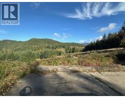 5586 Tanner Ave, Powell River, BC L0L0L0 Photo 9