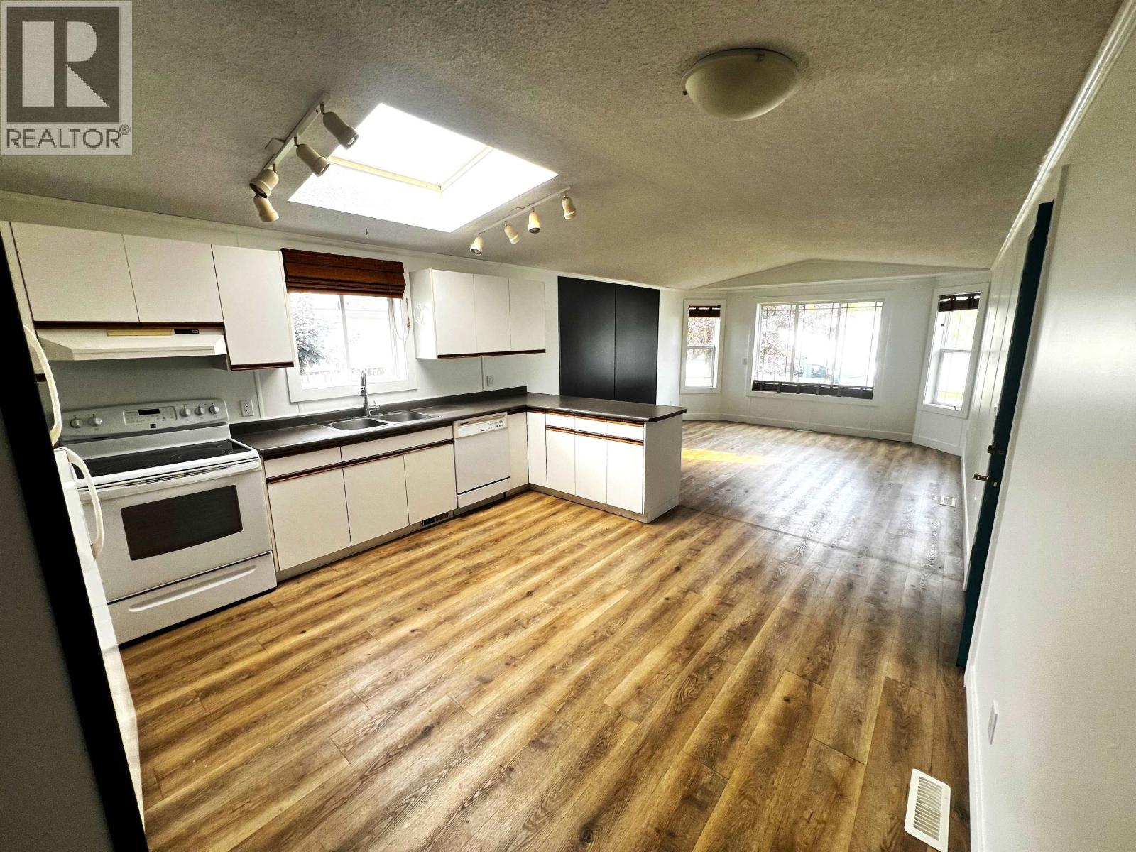 #3 3278 THIRD AVENUE - 2