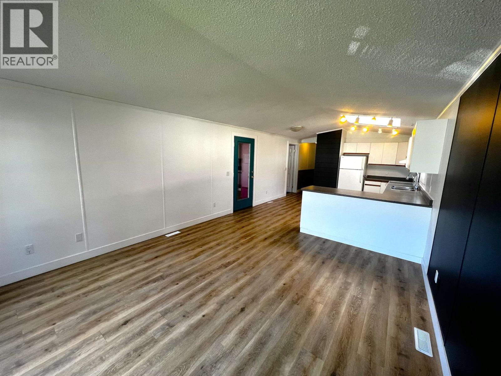 #3 3278 THIRD AVENUE - 4
