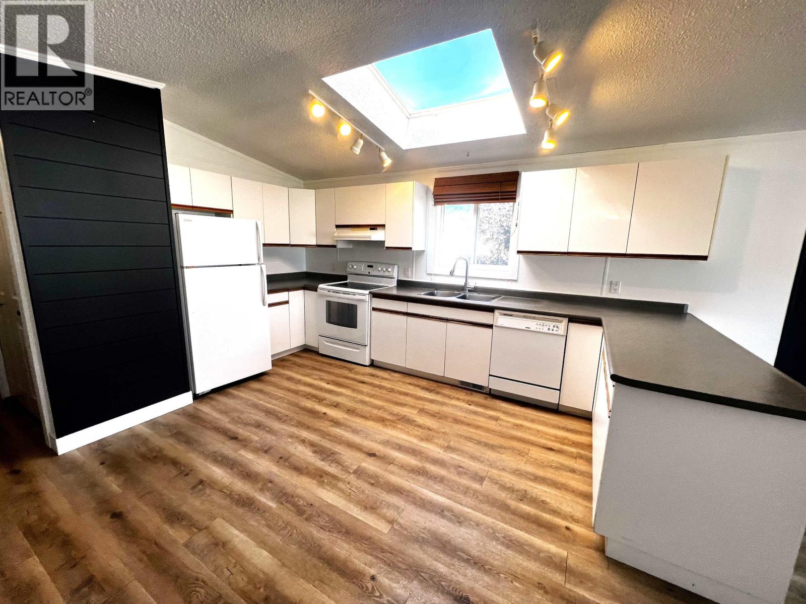 #3 3278 THIRD AVENUE - 3