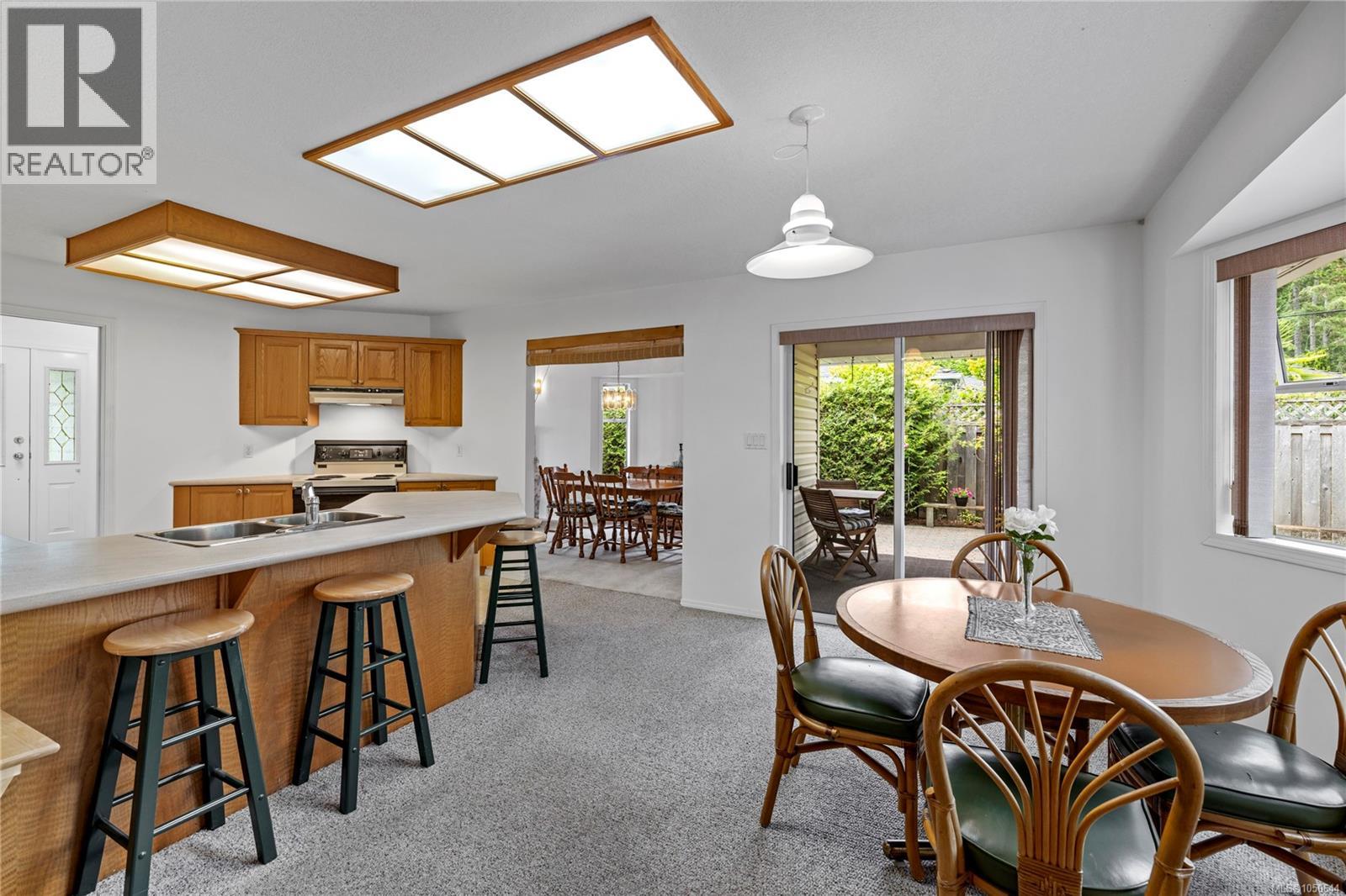 464 Quatsino Rd - 8