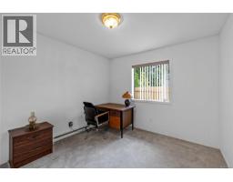 464 Quatsino Rd, Qualicum Beach, BC V9K1B5 Photo 18