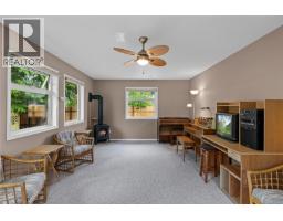 464 Quatsino Rd, Qualicum Beach, BC V9K1B5 Photo 11