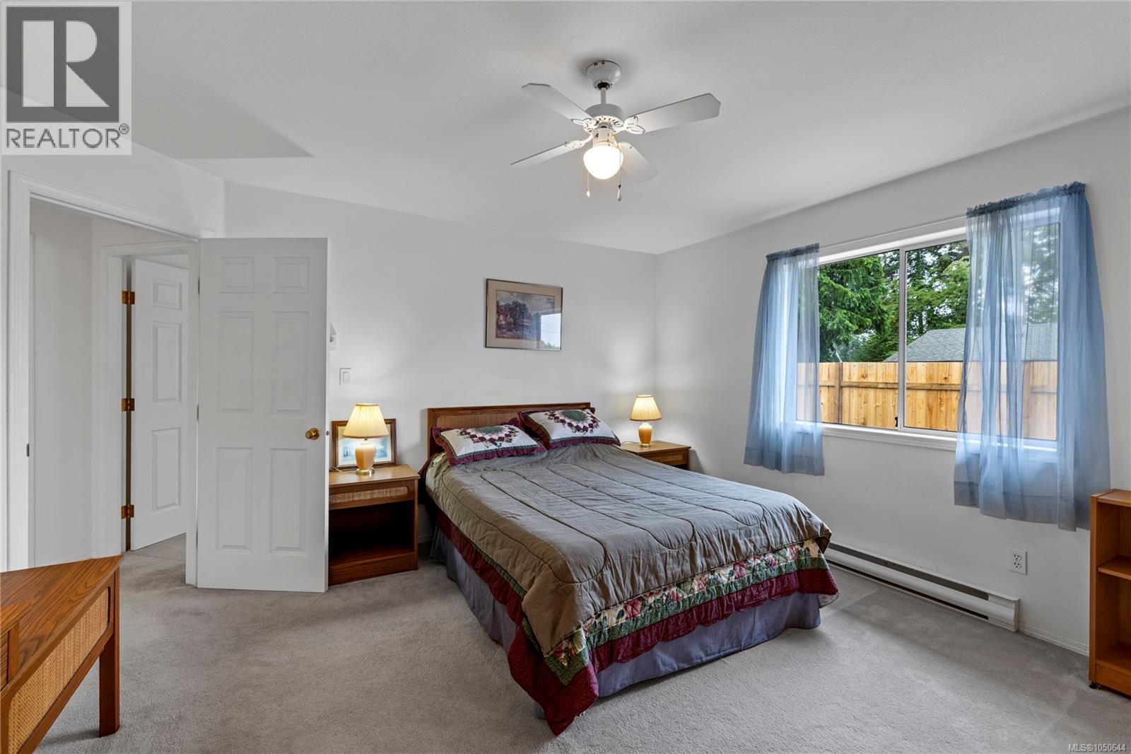 464 Quatsino Rd - 22