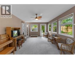 464 Quatsino Rd, Qualicum Beach, BC V9K1B5 Photo 13