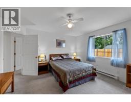 464 Quatsino Rd, Qualicum Beach, BC V9K1B5 Photo 22