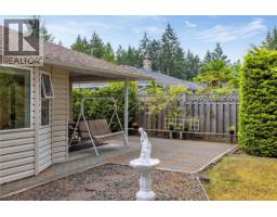 464 Quatsino Rd, Qualicum Beach, BC V9K1B5 Photo 32