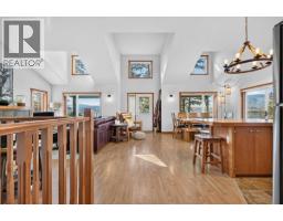 8427 Grainger Road, Canal Flats, BC V0B1B0 Photo 17