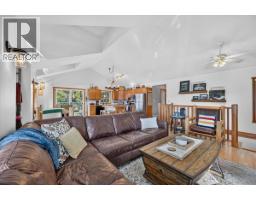 8427 Grainger Road, Canal Flats, BC V0B1B0 Photo 20