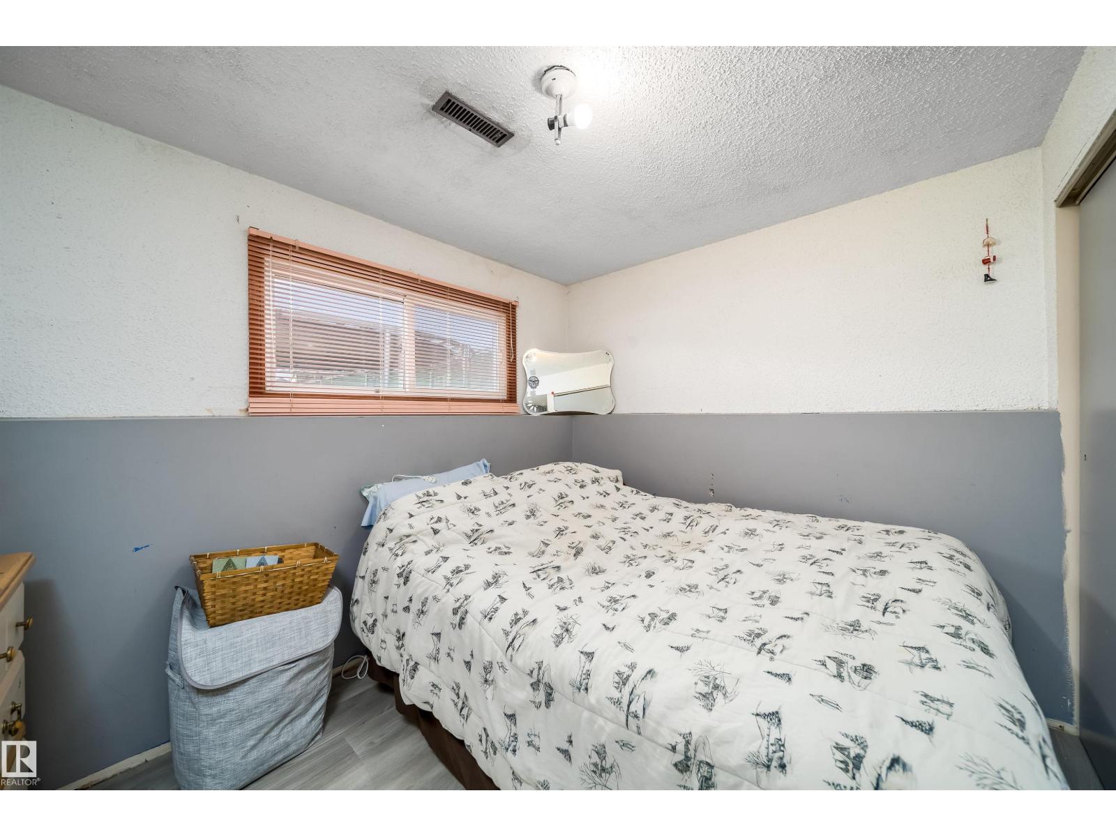 4104 44 ST - 28
