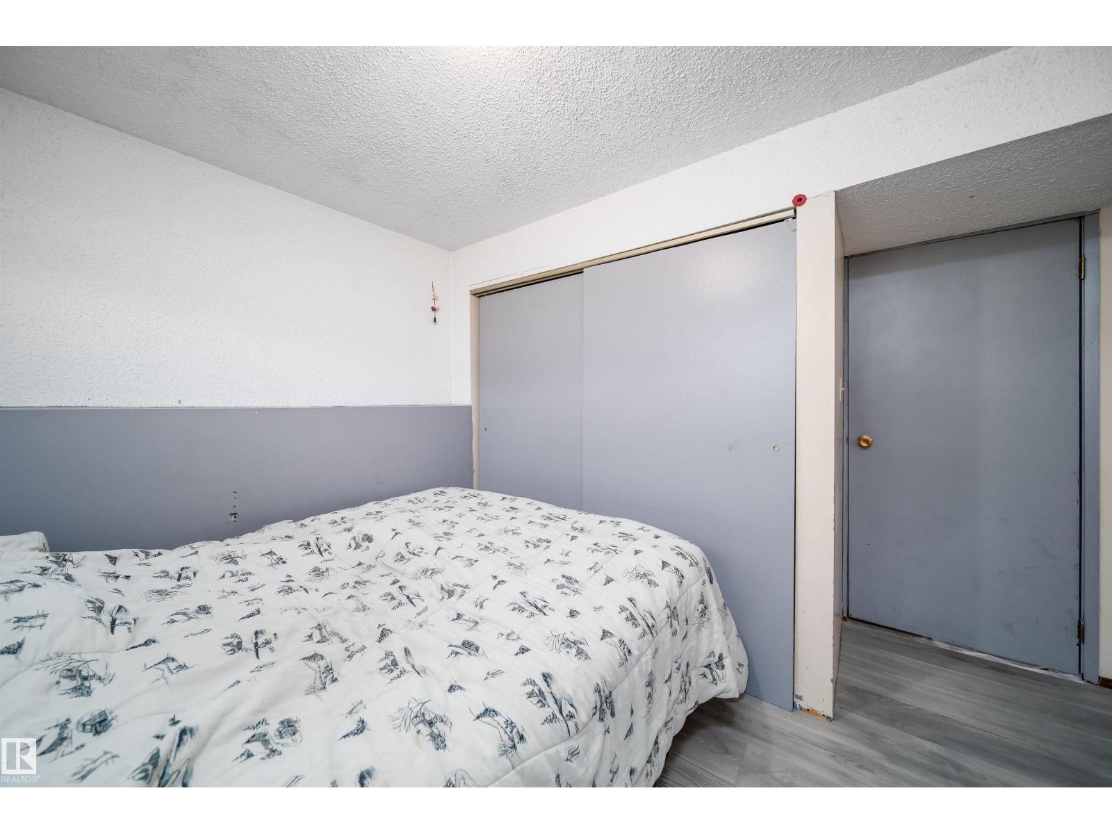 4104 44 ST - 29