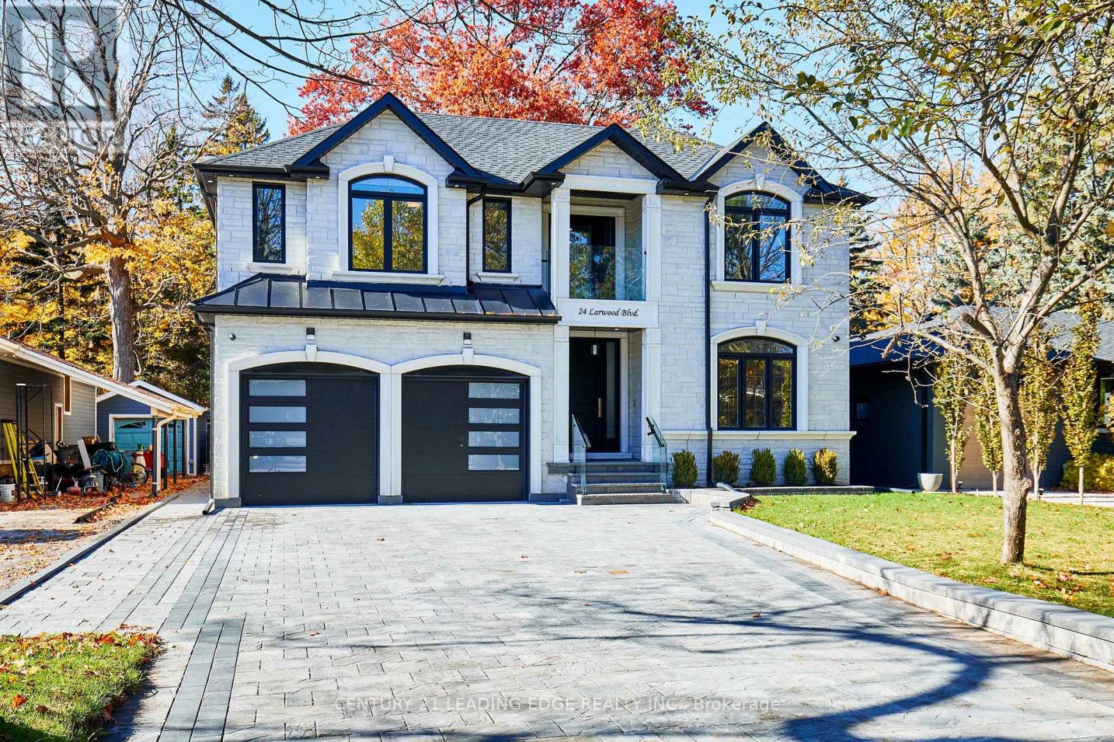 24 LARWOOD BOULEVARD, Toronto (Cliffcrest)