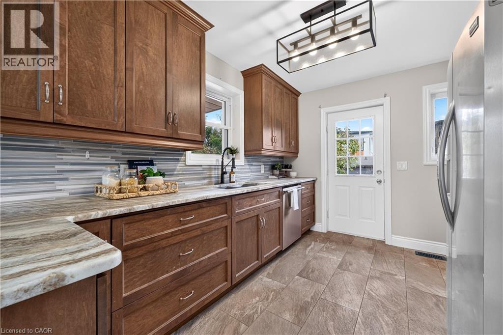 176 AVALON Place — photo 3