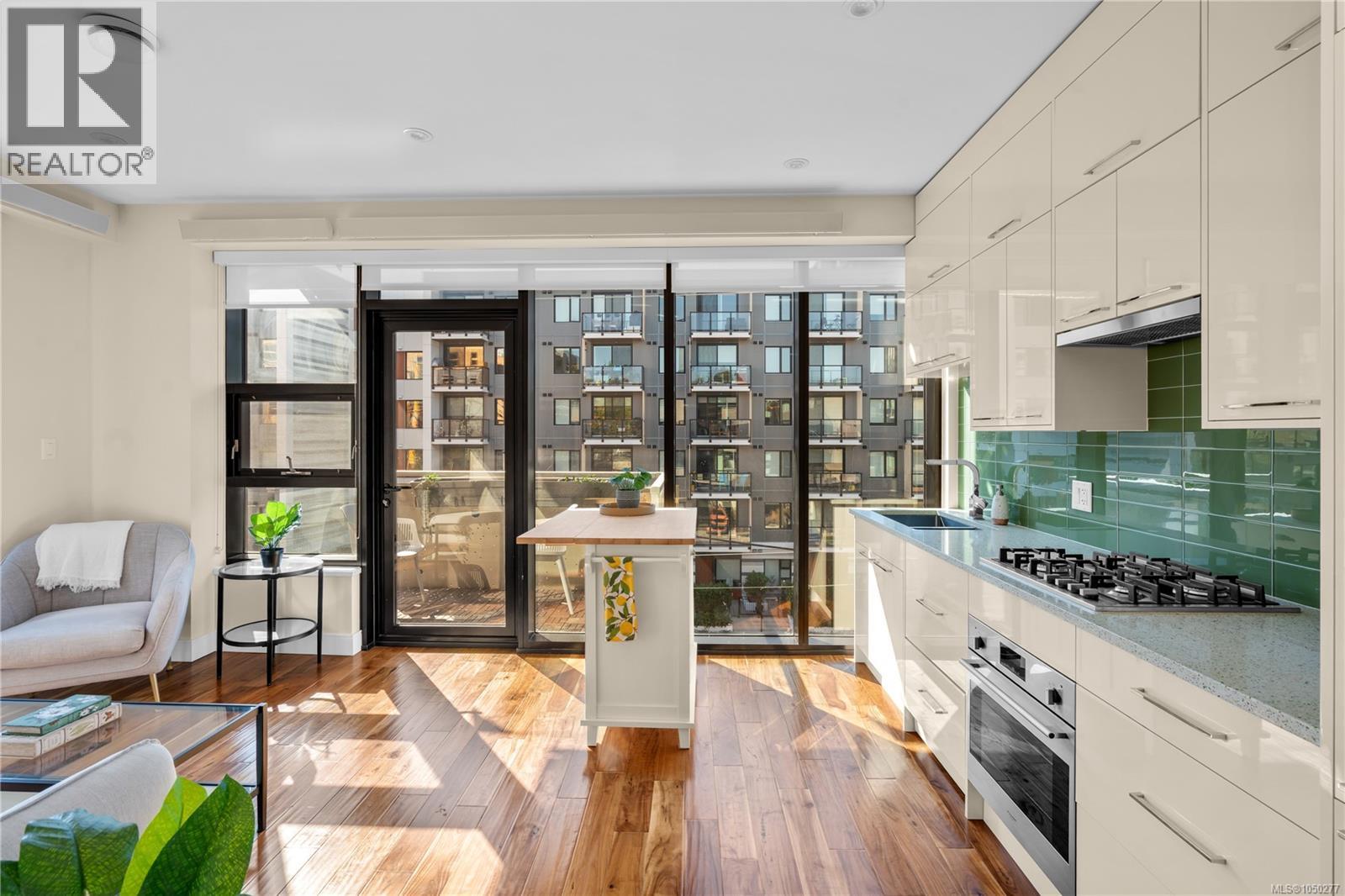 #S310 1411 Cook St - 3