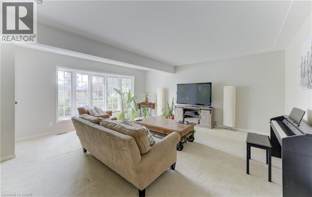 133 CORNELL Avenue, Kitchener — photo 4