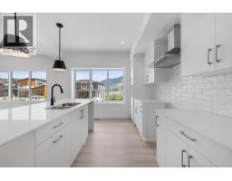 Kitchen - 430 Arrowleaf Rise, Coldstream, BC V1B2M4 Photo 7