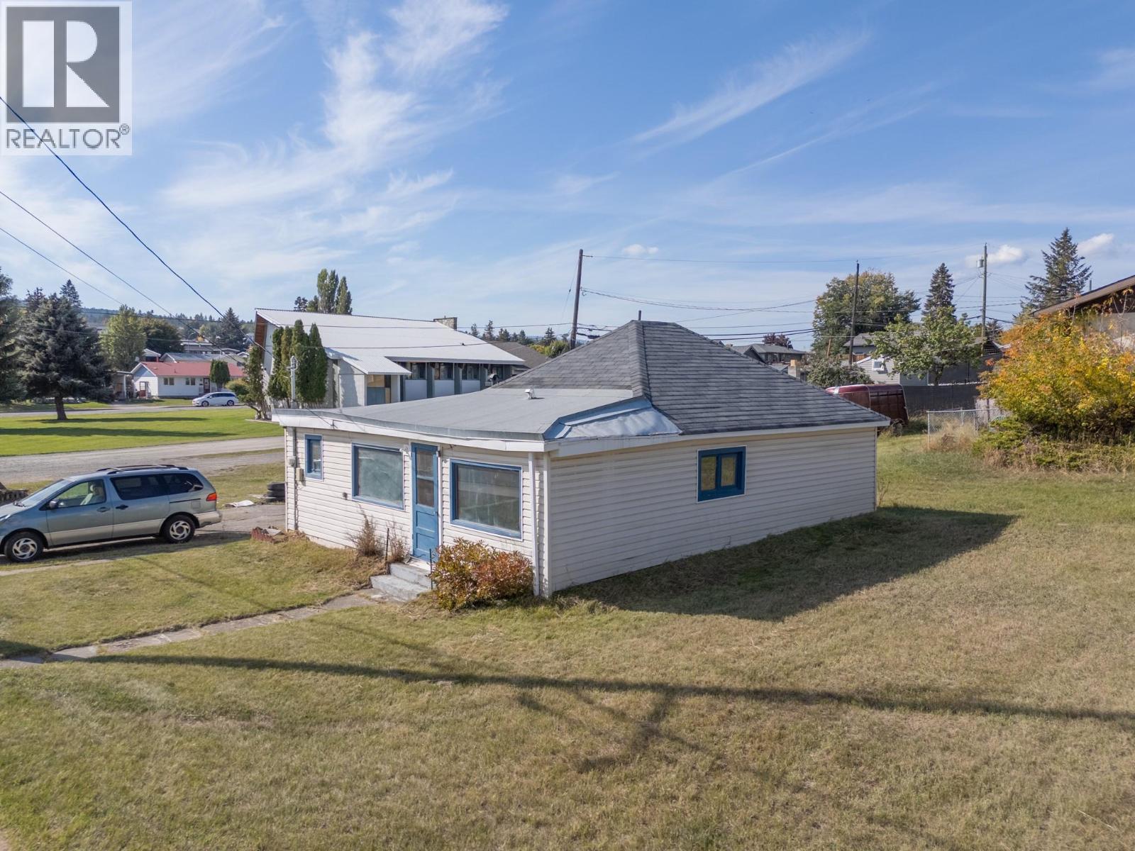 1005 11th Avenue South, Cranbrook, British Columbia, V1C2R6, Cranbrook, British Columbia — photo 3 of 5