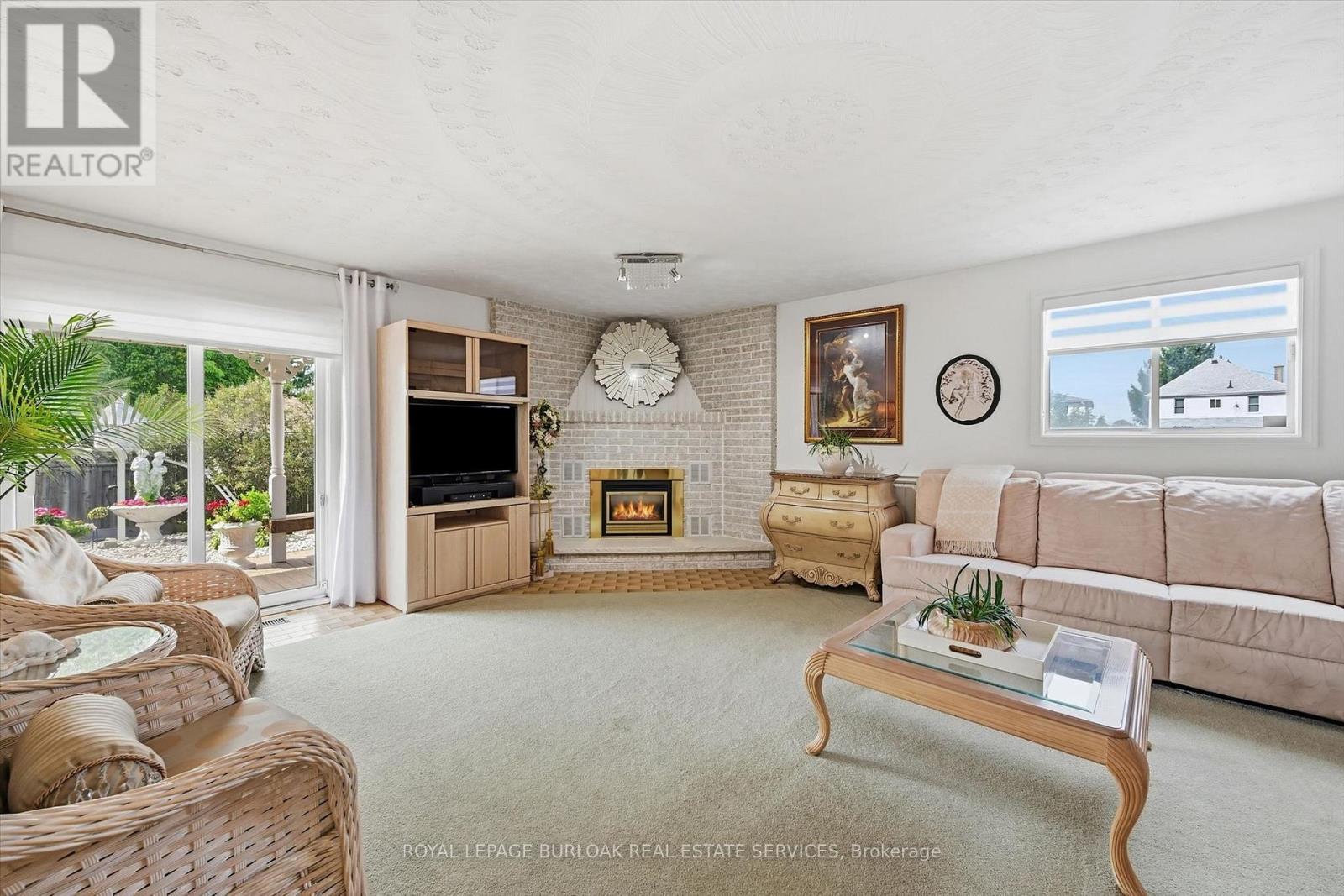 83 OAKRIDGE DRIVE - 16