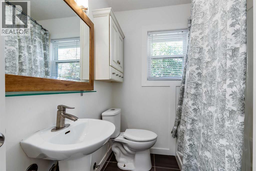 8007 36 Avenue NW - photo 23
