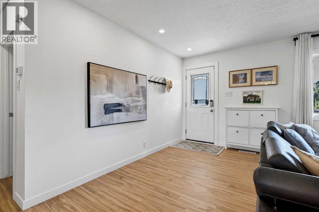 8007 36 Avenue NW - photo 3