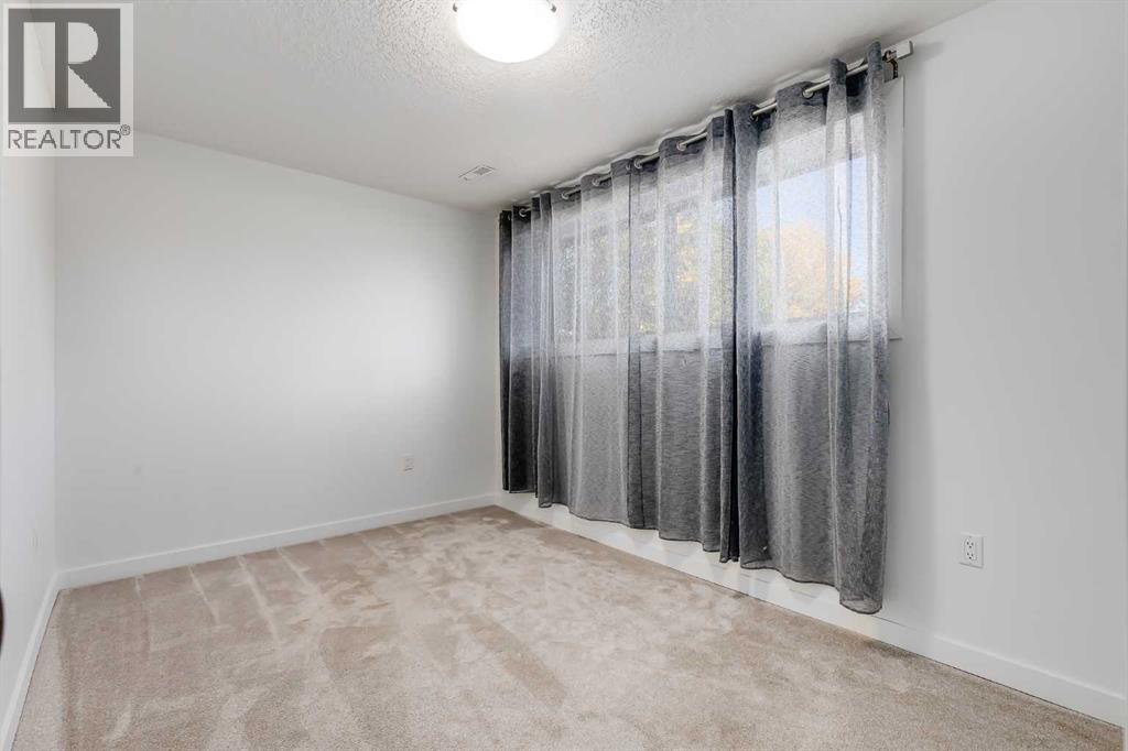 8007 36 Avenue NW - photo 32