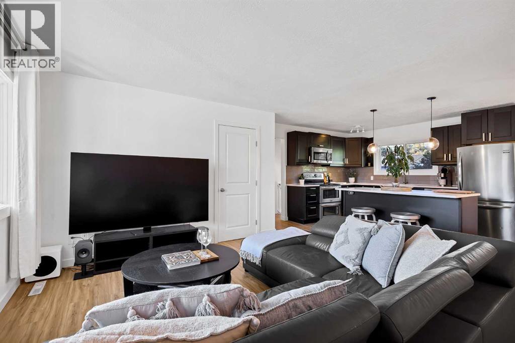 8007 36 Avenue NW - photo 4