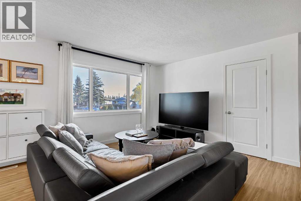 8007 36 Avenue NW - photo 5