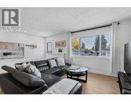 Living room - 8007 36 Avenue Nw, Calgary, AB T3B1V8 Photo 6
