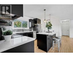3pc Bathroom - 8007 36 Avenue Nw, Calgary, AB T3B1V8 Photo 9