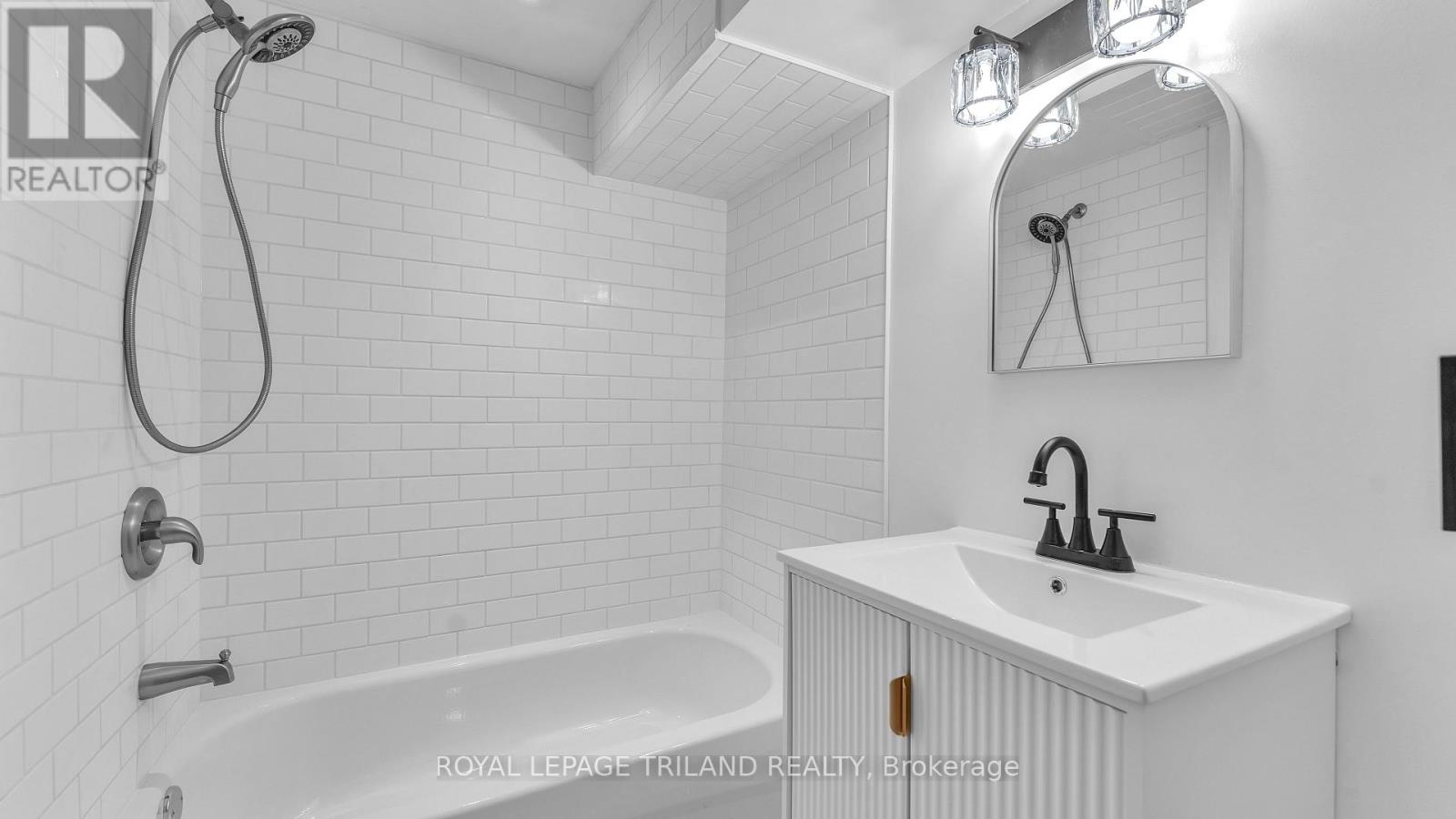205 ERIE STREET - Image 25