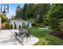 Primary Bedroom - 164 Crescent Rd E, Qualicum Beach, BC V9K1L6 Photo 12