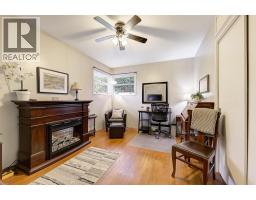 4pc Bathroom - 1040 Laurier Avenue, Kelowna, BC V1Y6B1 Photo 12