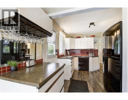 Kitchen - 1040 Laurier Avenue, Kelowna, BC V1Y6B1 Photo 9
