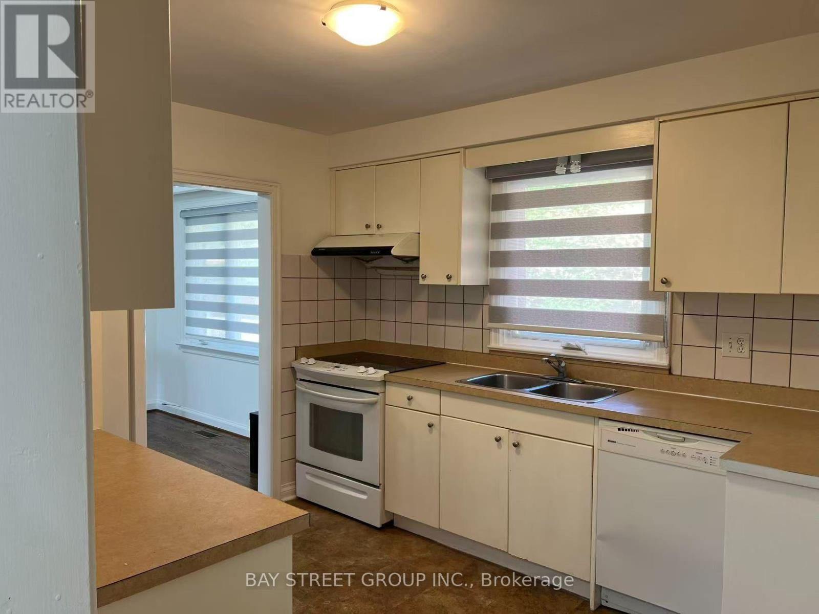 29 HARNISH CRESCENT, Toronto (Newtonbrook East) — photo 3