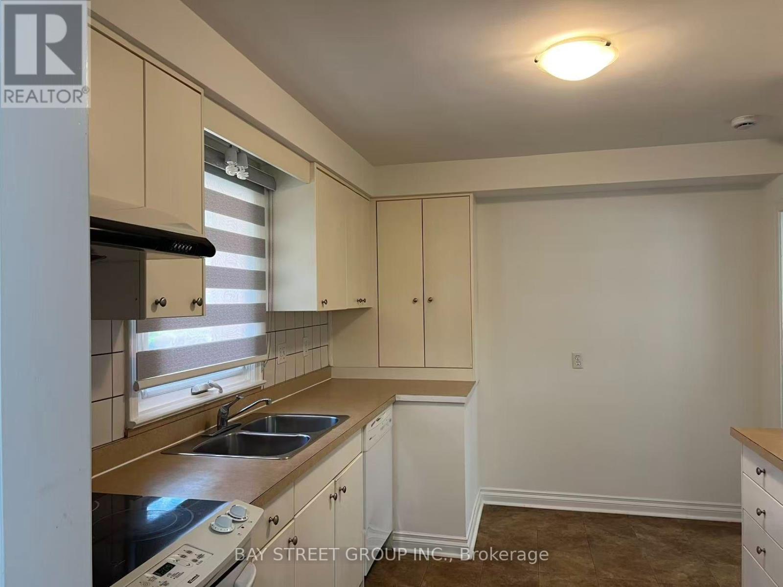 29 HARNISH CRESCENT, Toronto (Newtonbrook East) — photo 4