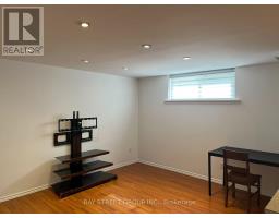 29 Harnish Crescent, Toronto, ON M2M2C2 Photo 13