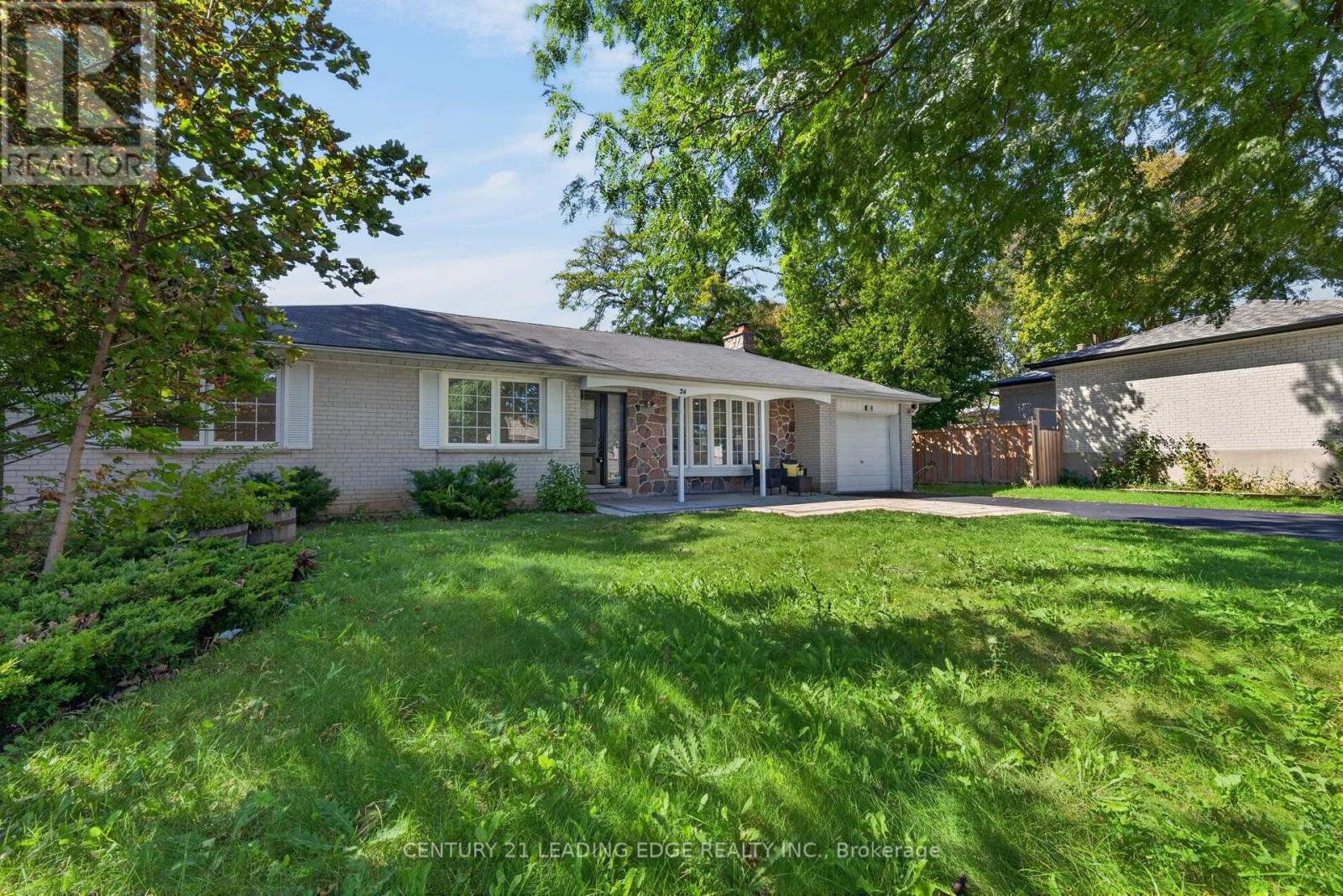 24 LINCOLN GREEN DRIVE - 3