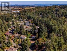 6647 Trudeau Terr, Central Saanich, BC V8M1A3 Photo 27