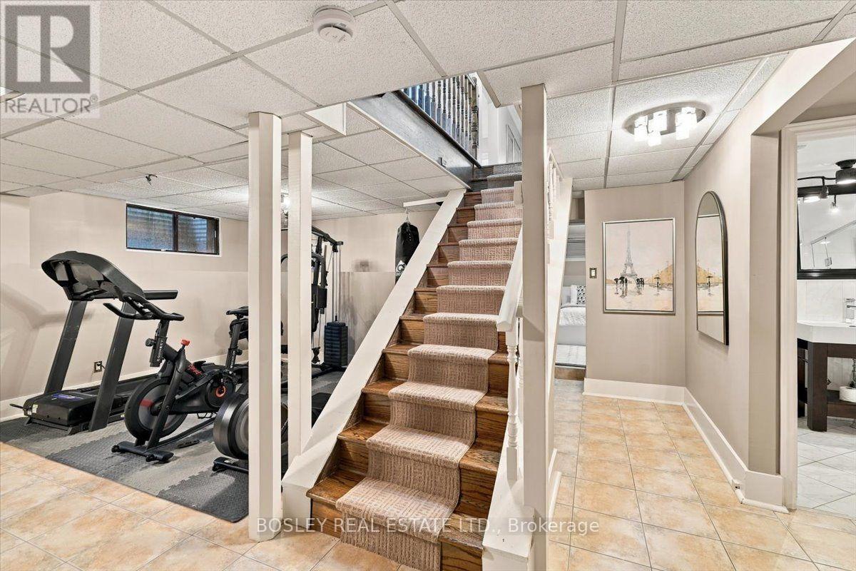 566 ROUGEMOUNT DRIVE - 20